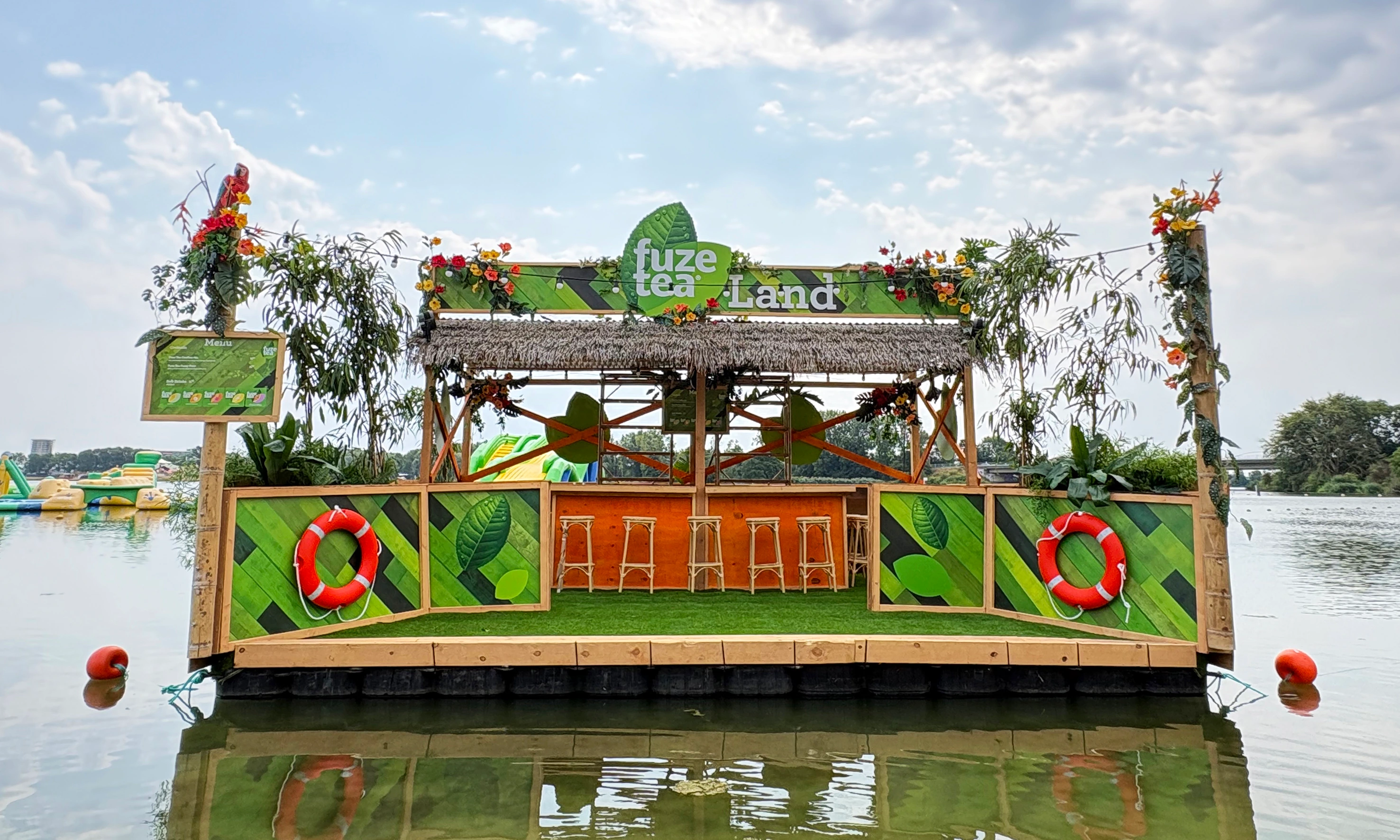 Fuzetea floating bar at Solar