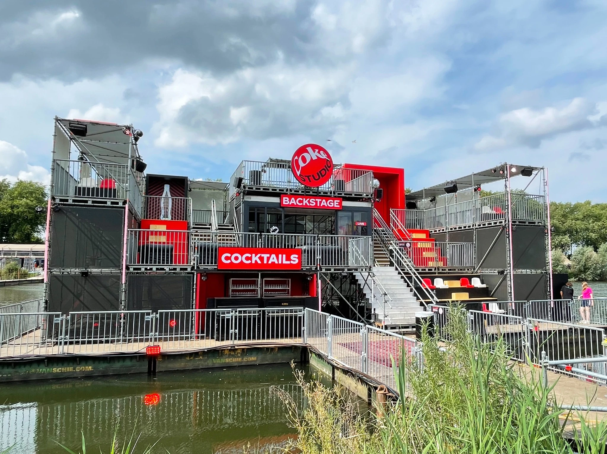 The Coca-Cola Alfa structure and seating at Lowlands